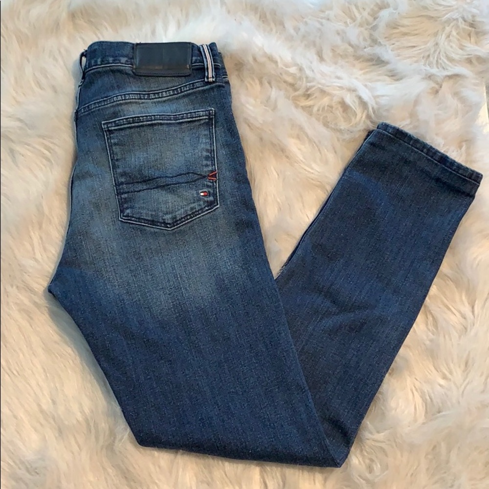TOMMY HILFIGER JEANS
